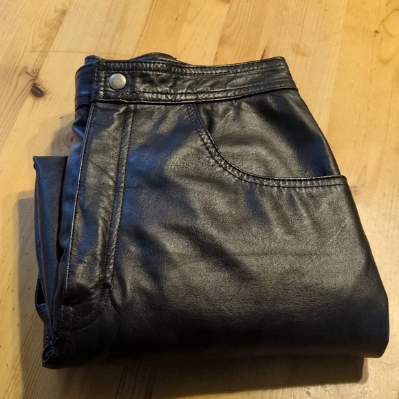 Vintage Chic: LA ROXX 1990's Black Leather Pants with Barrel/Balloon Legs - Picture 14 of 14